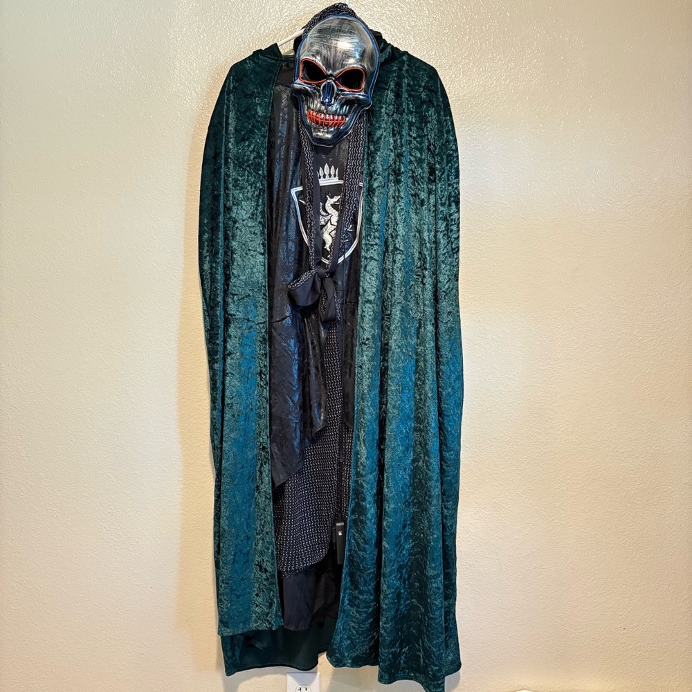 Spirit Halloween Knight With Flashing Mask Costume Hooded Cape Size XXL